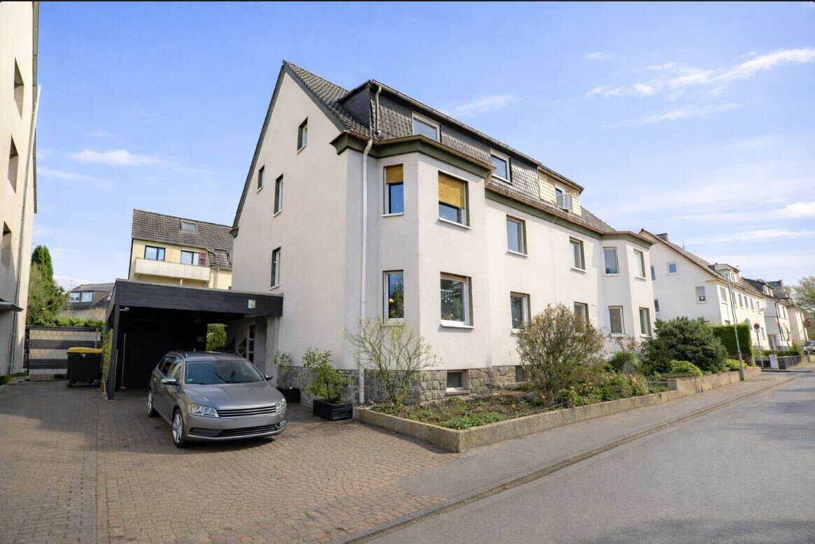 Helle ca. 100 m² große 3-Zimmer-Maisonettewohnung mit Einbauküche und Tageslichtbad - Foto 2